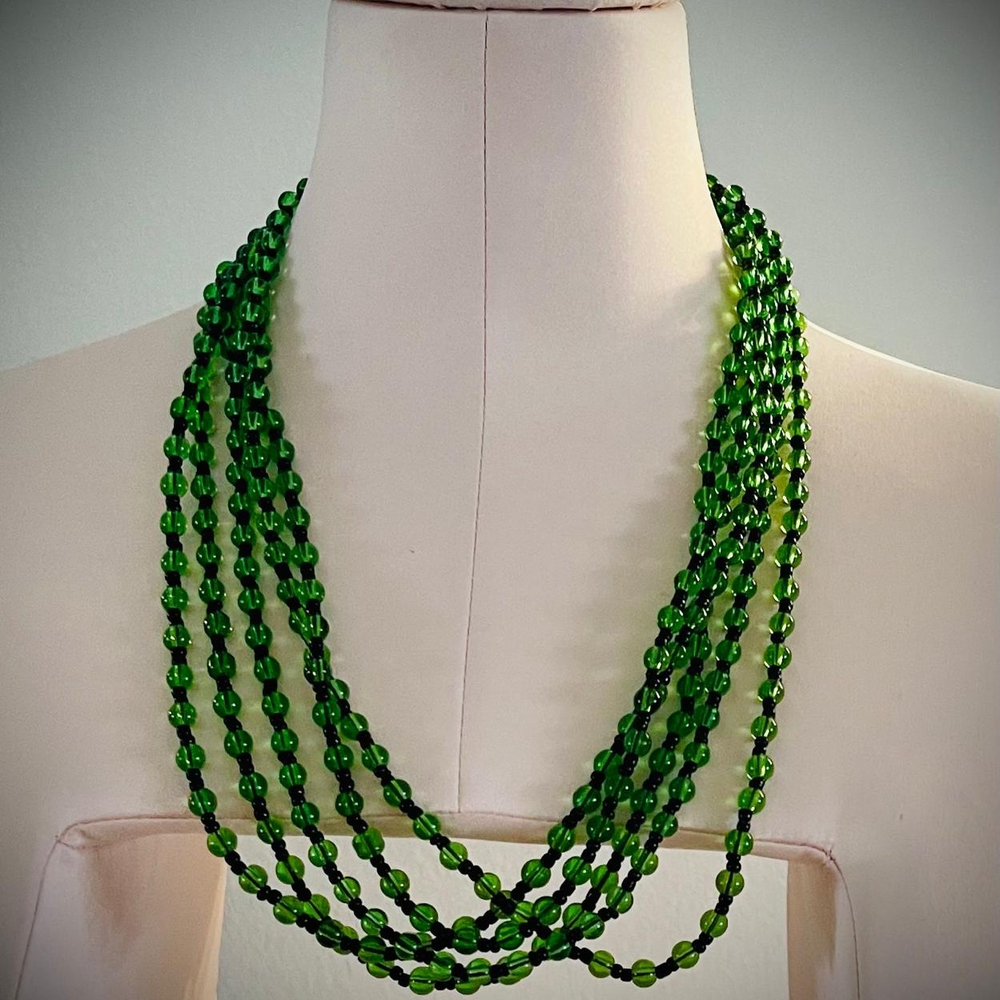 NEW, 5 Beaded Necklaces. Color: Emerald Green. Each Lenght: 25".